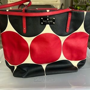 Kate spade tote - white has yellow slightly